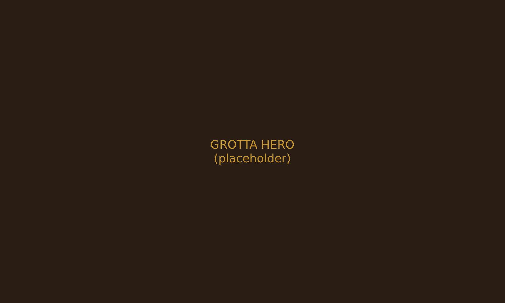 Interno della grotta etrusca illuminata